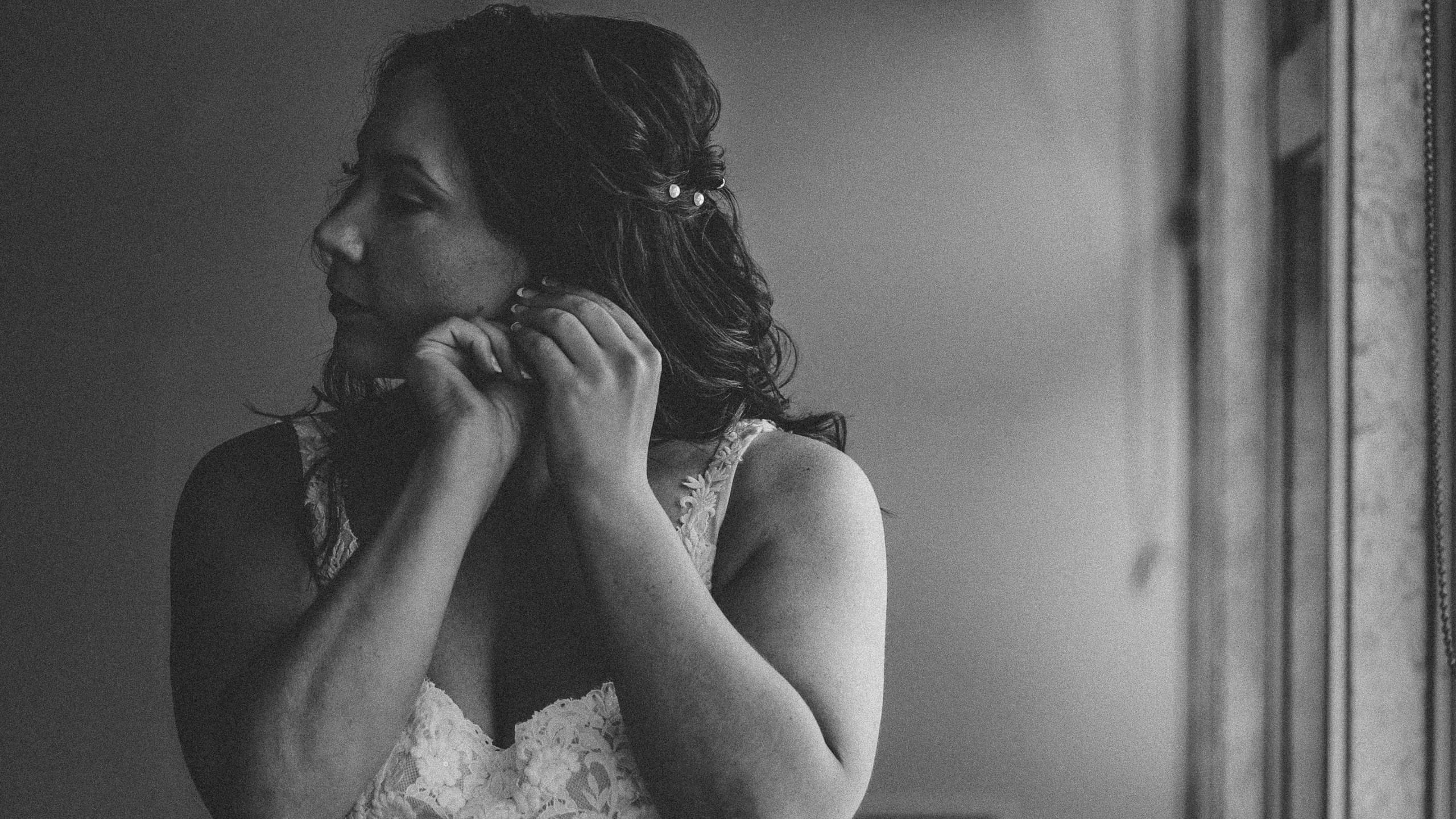 Annali putting on her wedding earrings at Giant's Ridge Resort