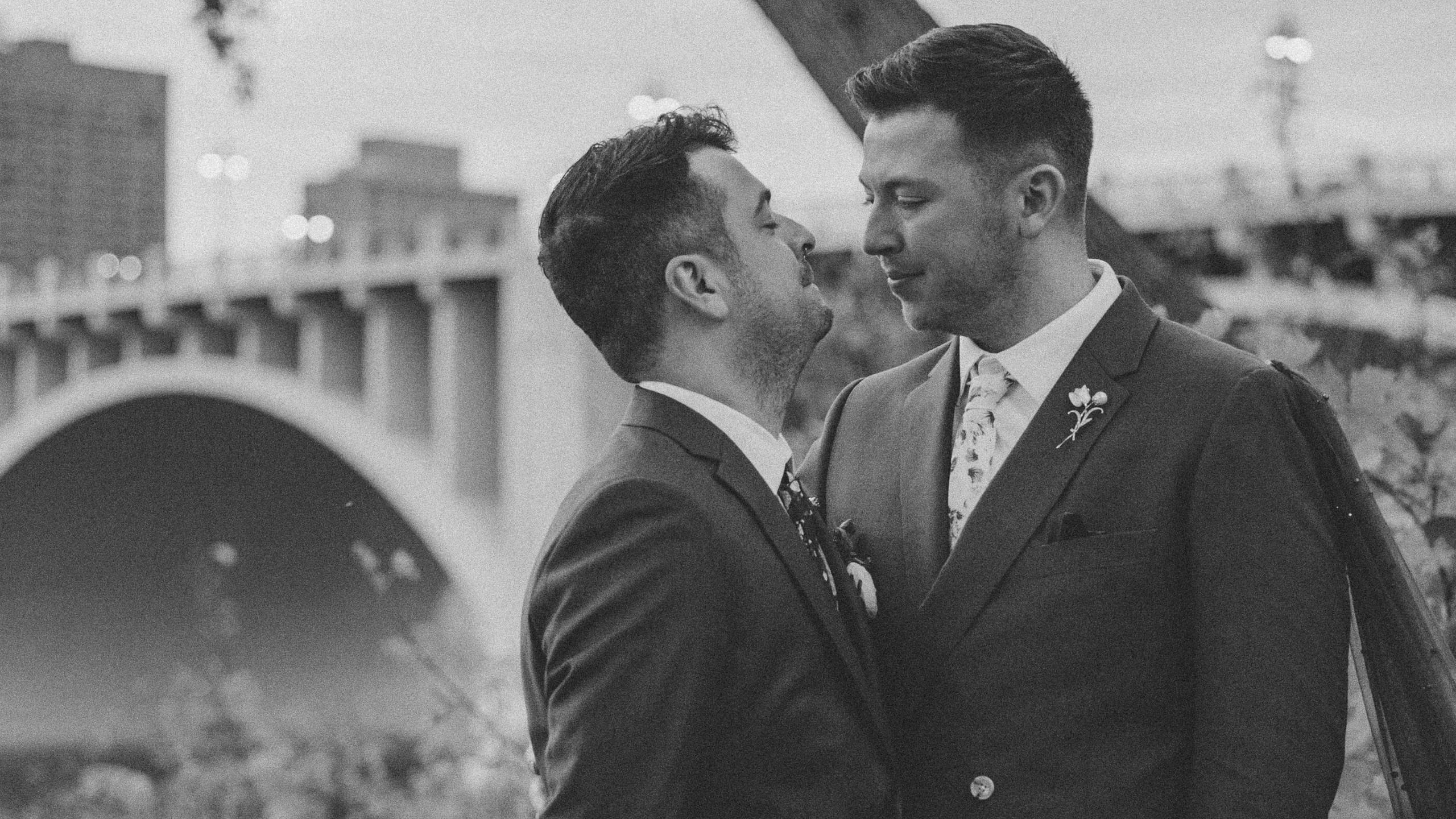 Bryce and Ridge during their couple’s portraits at The Riverside in St. Anthony in black and white